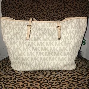 Michael Kors Jet Set Tote